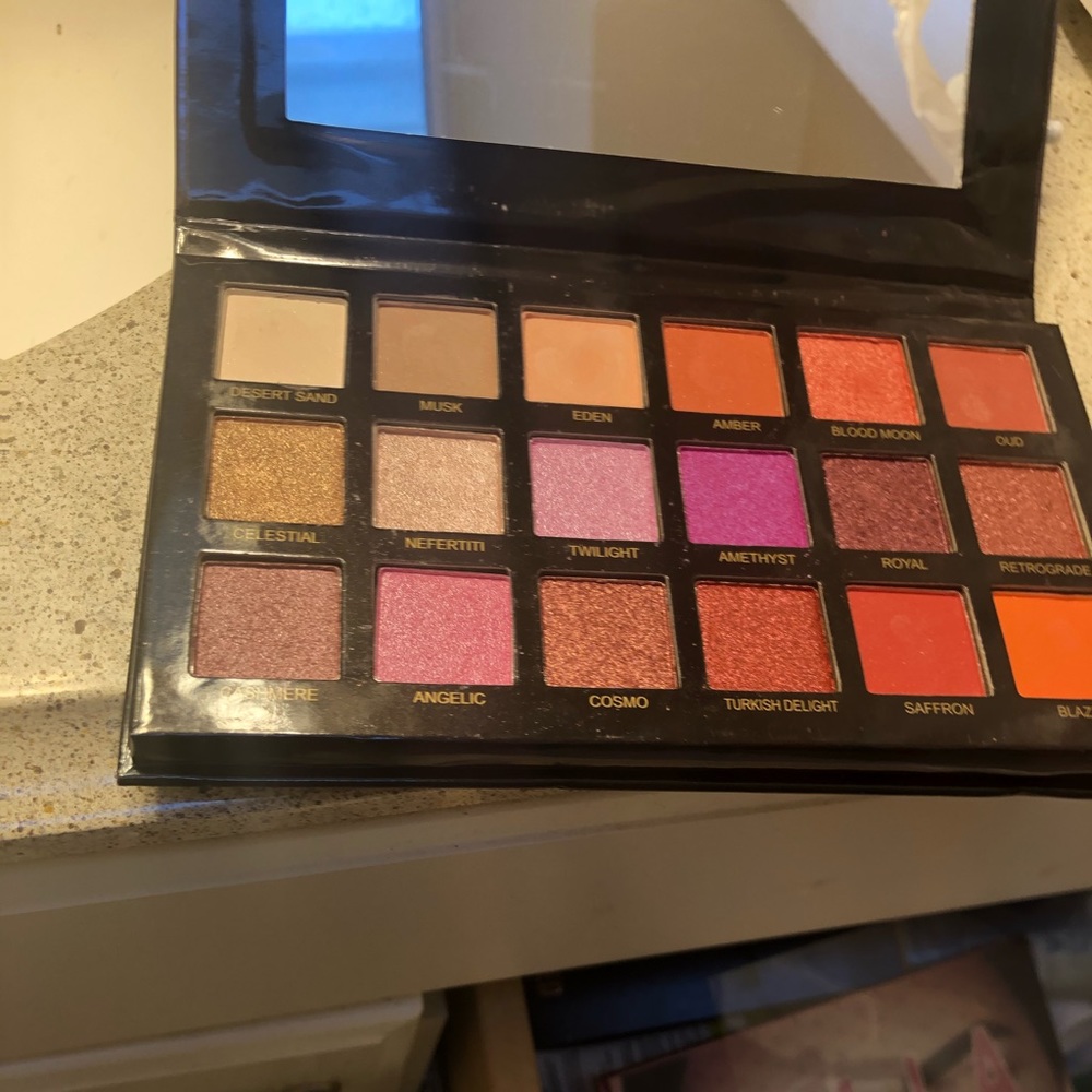 NWT Huda Beauty desert dusk pallet